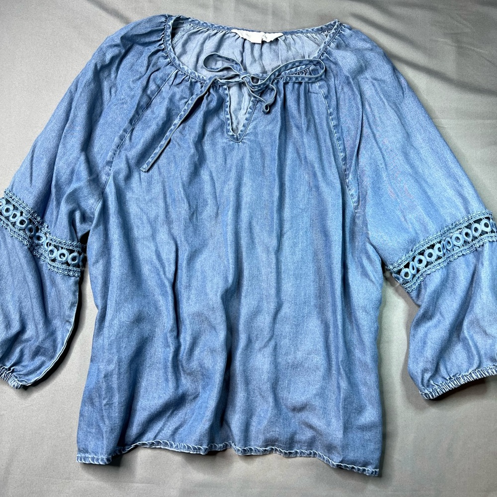 Madisongrey Women’s peasant top with tie, lattice detail on sleeves size large